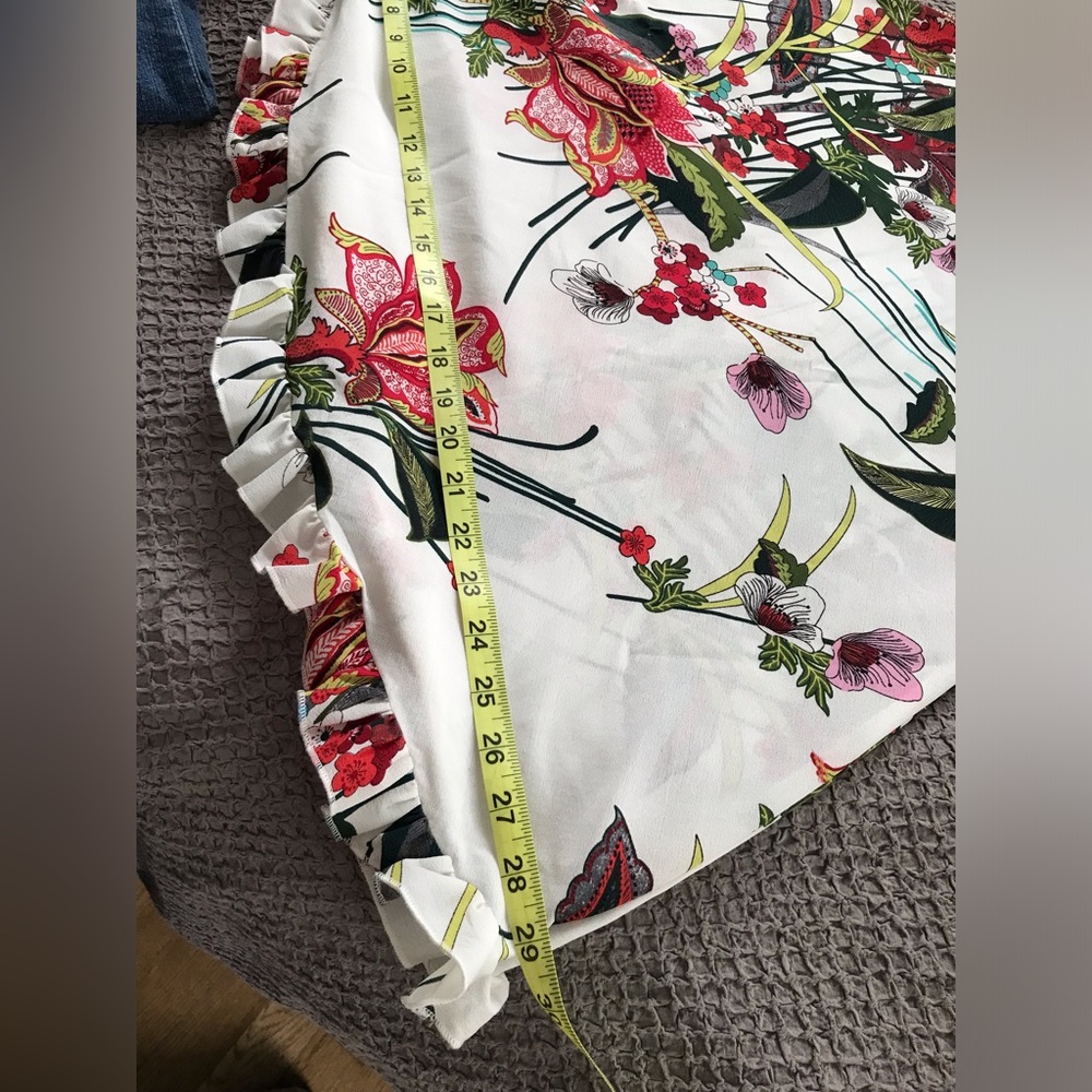 Boohoo beautiful floral dress. Perfect for most any occasion. EUC - Picture 9 of 13